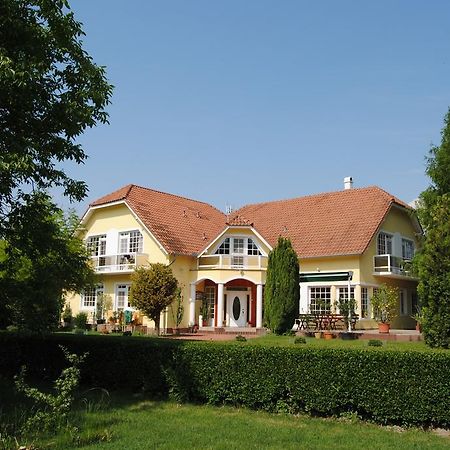 Villa Hedi Dunakiliti Εξωτερικό φωτογραφία